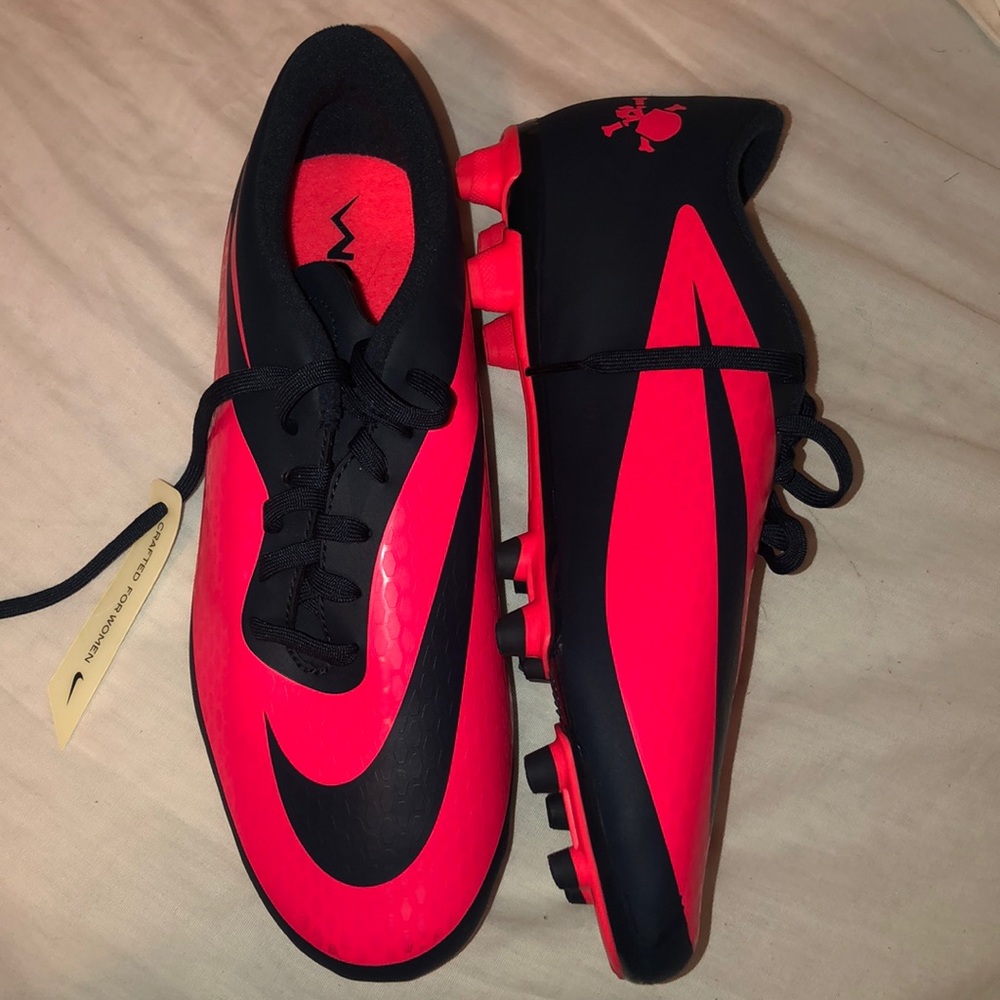 NIKE soccer cleats